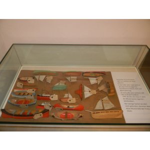 Mustertafel der Firma OGAS im Originalzustand.                                                        Überstand einen Bombenangriff im 2. Weltkrieg