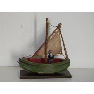 Segelboot 20 Jahre Firma Bayer 1898
Die Figur ist eine Rarität, sie stellt ein Fischer da was sehr selten war.